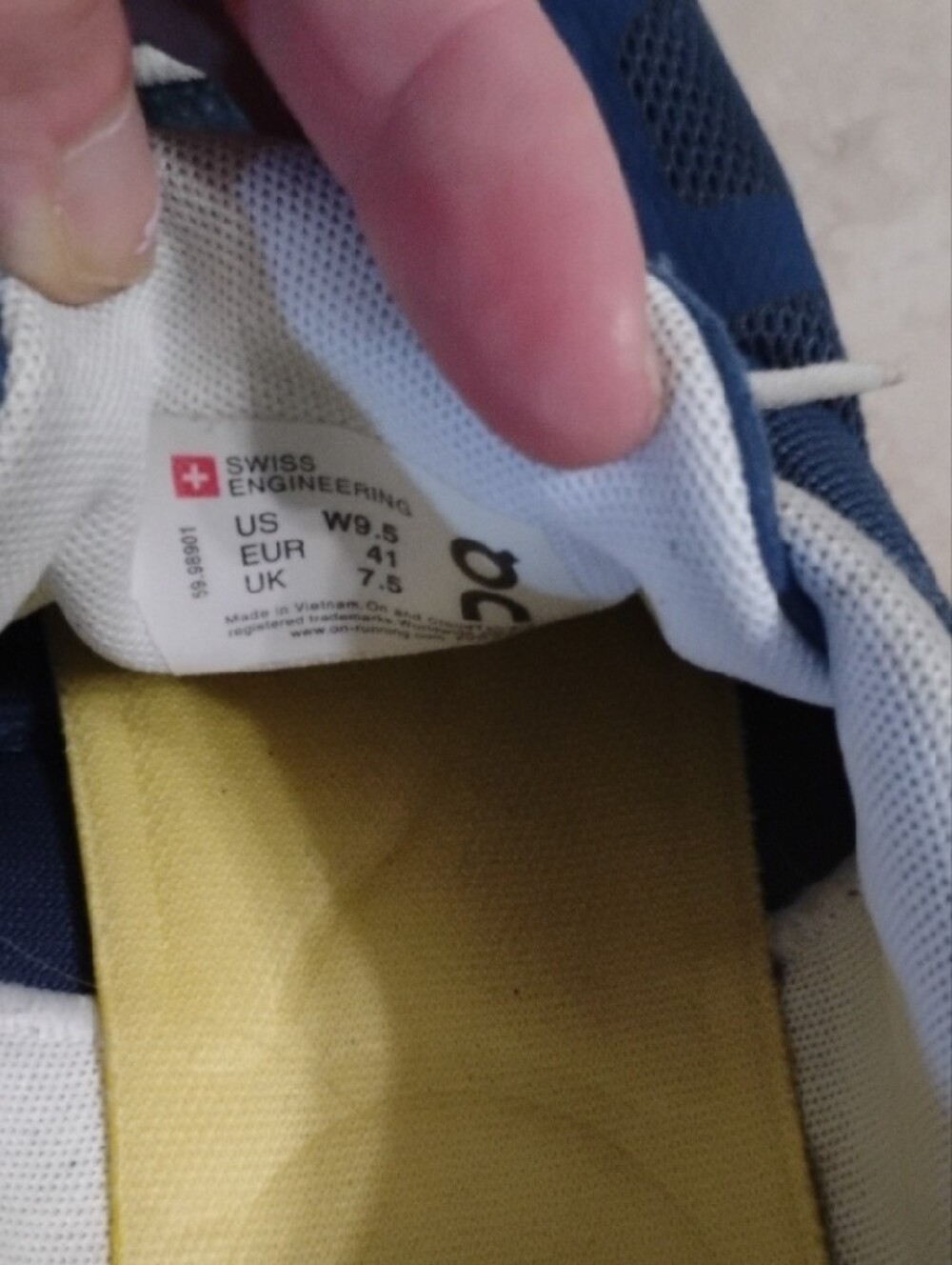 Women's On cloud Sneakers 9.5 - Picture 5 of 5